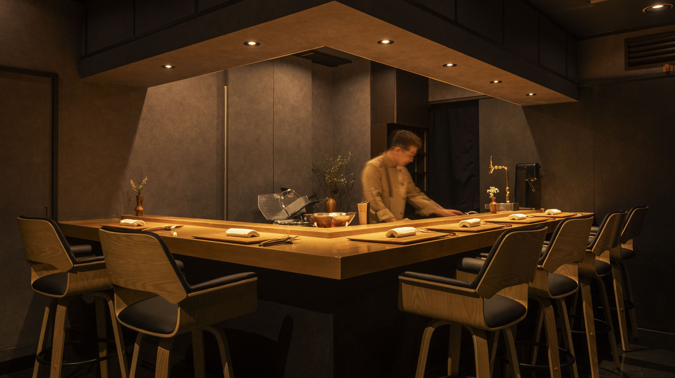 Kirazu 6-seat chef's counter with hinoki wood and intimate dining atmosphere
