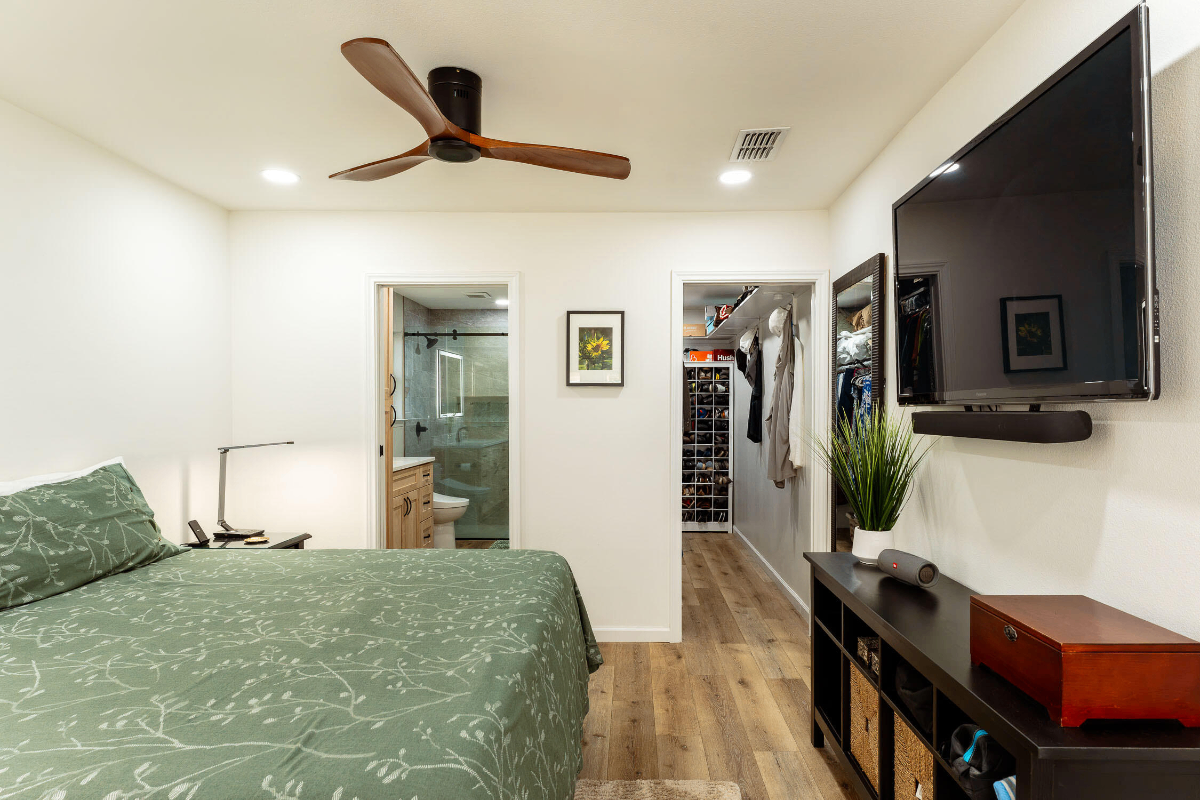 LVT Flooring | ICS Home and Commercial LVT Flooring - Modern Durability