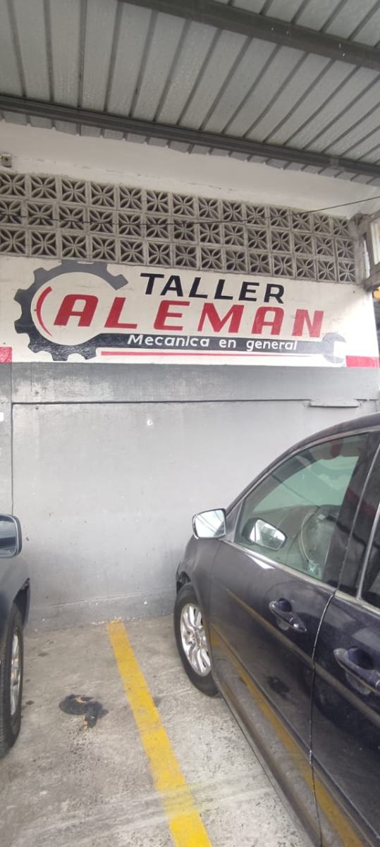 Equipo de trabajo de Taller Alemán - Especialistas en cremalleras y suspensión en Parque Lefevre, Panamá