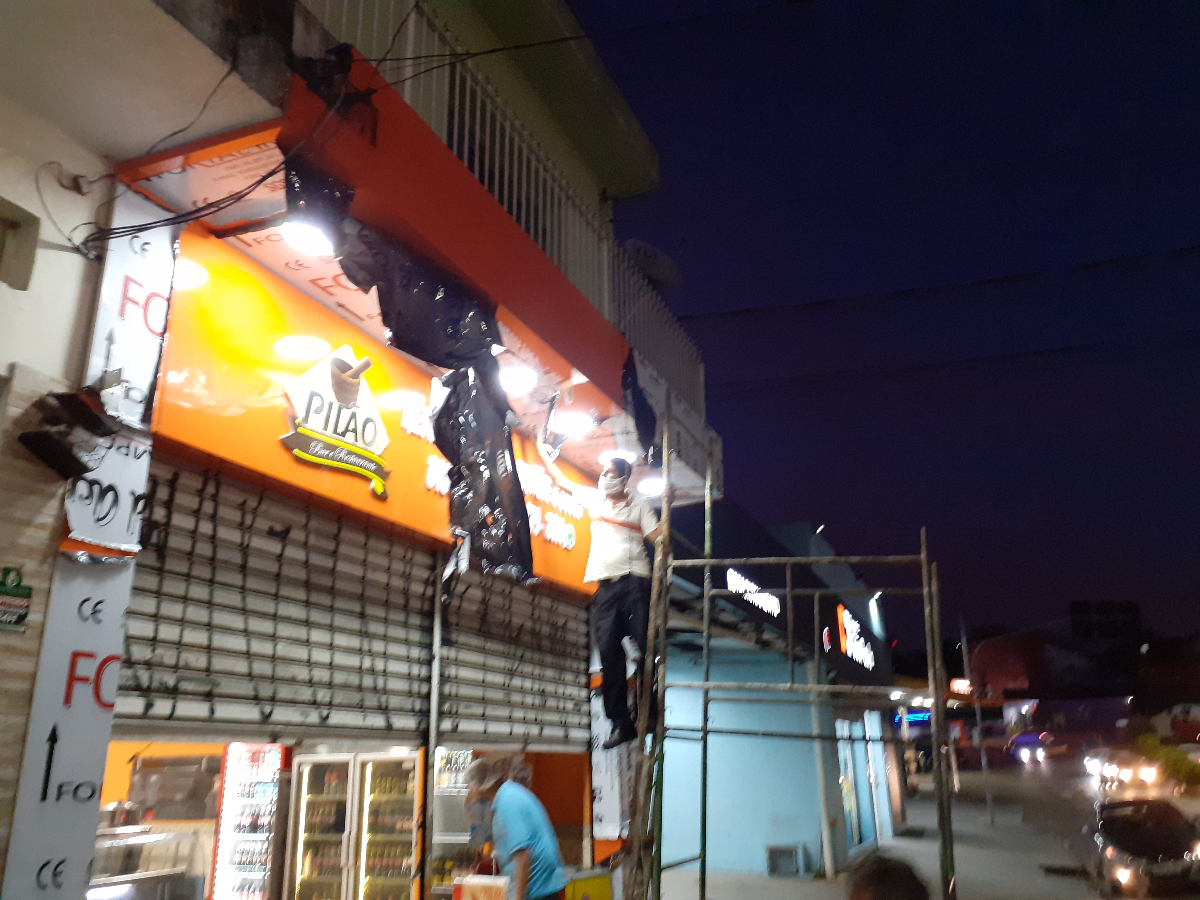 Instalação de Fachada Comercial
