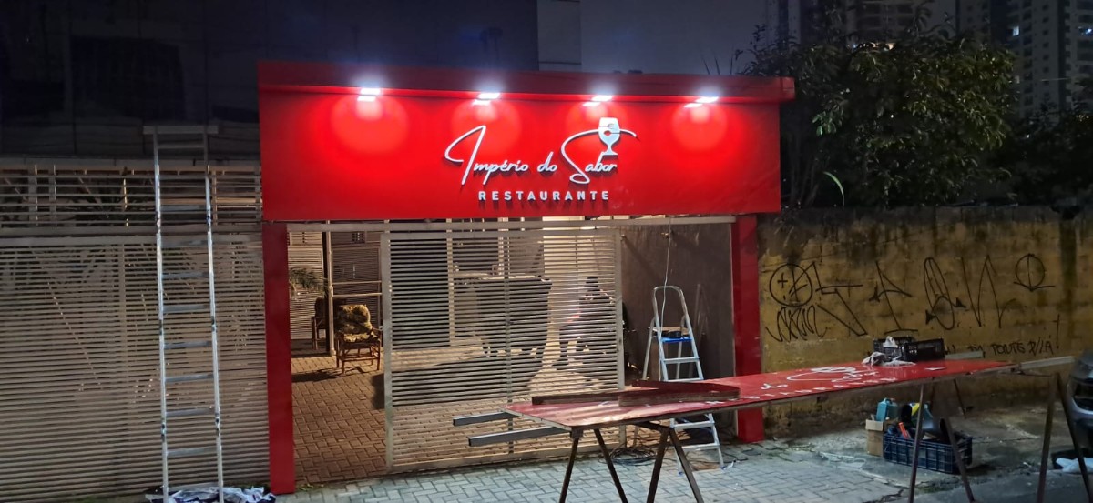 Totens e Fachadas em ACM