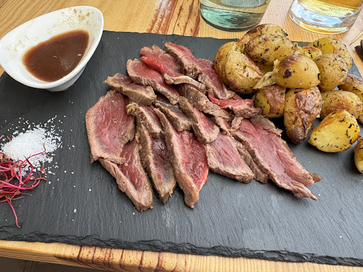 Entrecôte grillée sur ardoise