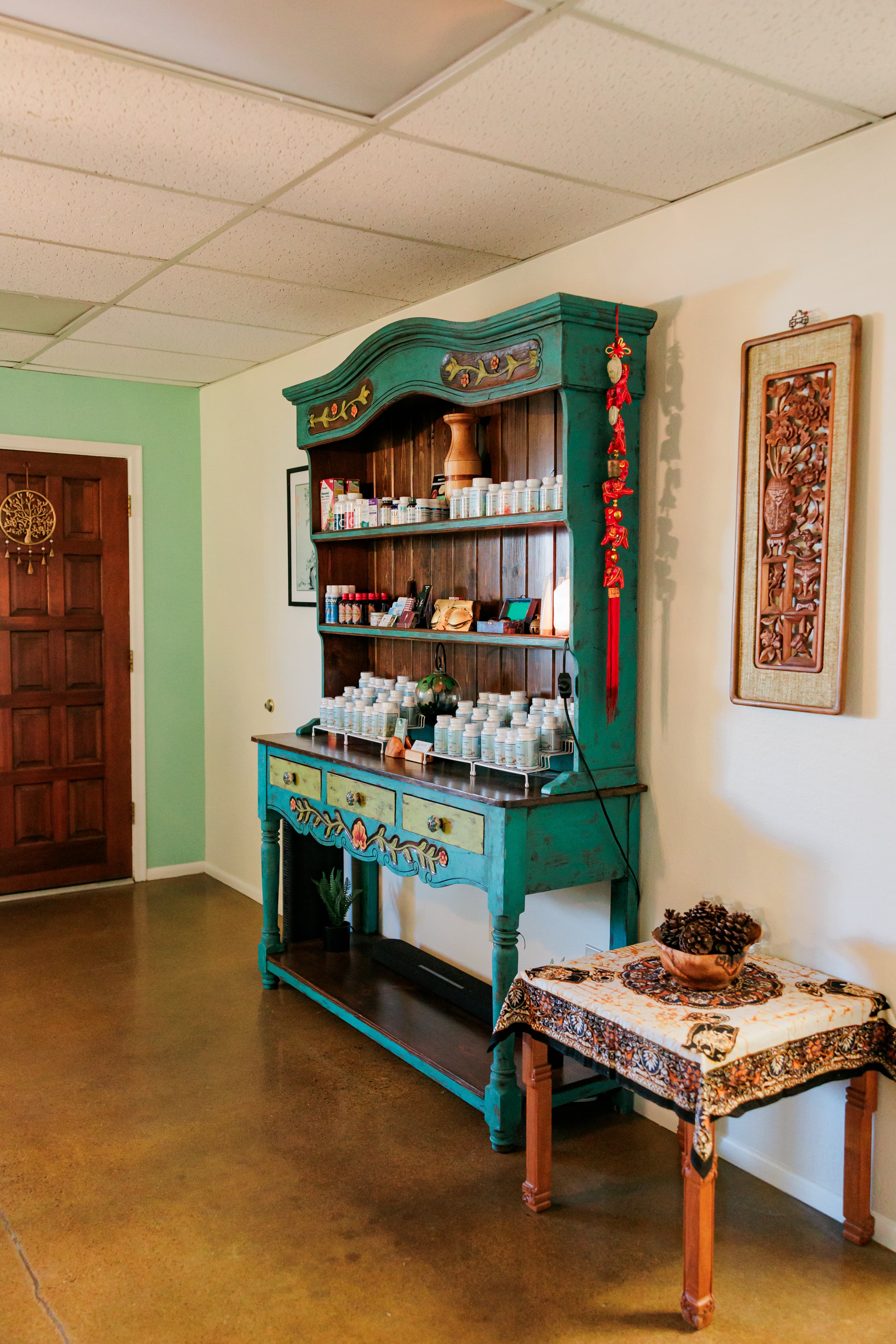 Nathan Anderson performing acupuncture treatment