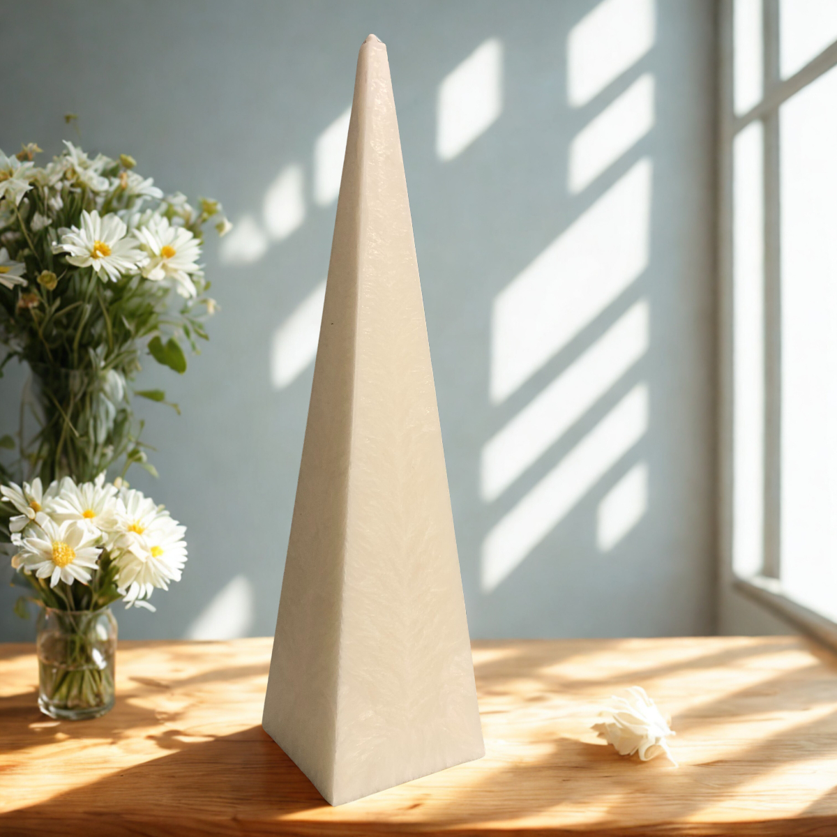 Piramidės Elegancija - palmių vaško žvakė