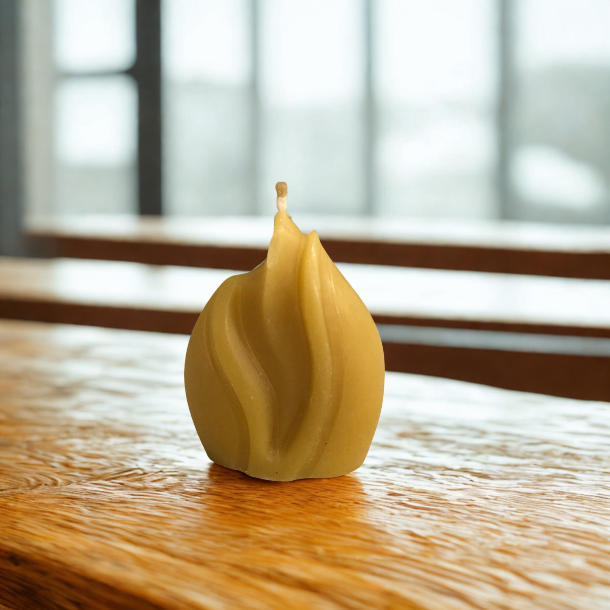 Kompaktiška Šviesa - bičių vaško žvakė