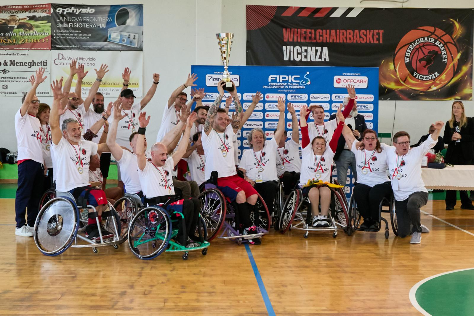 "Il nostro compito è che lo sport sia alla portata di tutti." Così il nostro Presidente Gianfranco Sasso ha aperto la conferenza di stampa di oggi, indetta per annunciare la partnership con la squadra di basket in carrozzina che gioca in serie A e che da oggi si chiama "Banca delle Terre Venete Wheelchair basket Vicenza".