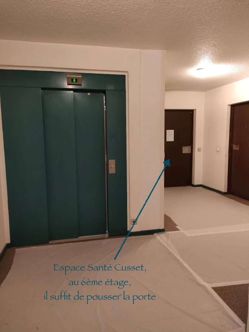 Entrée du cabinet au 6ème étage, Espace Santé Cusset, Villeurbanne