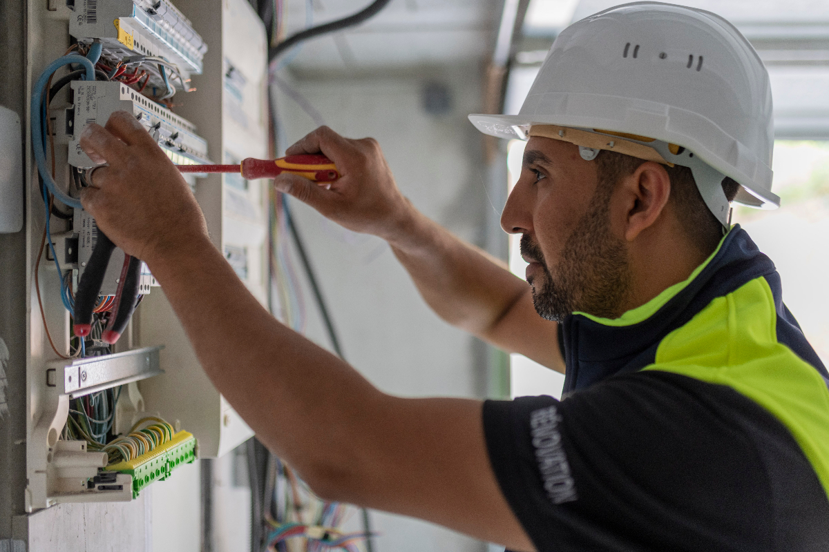 Installation électrique aux normes - KYNT Construction chantier