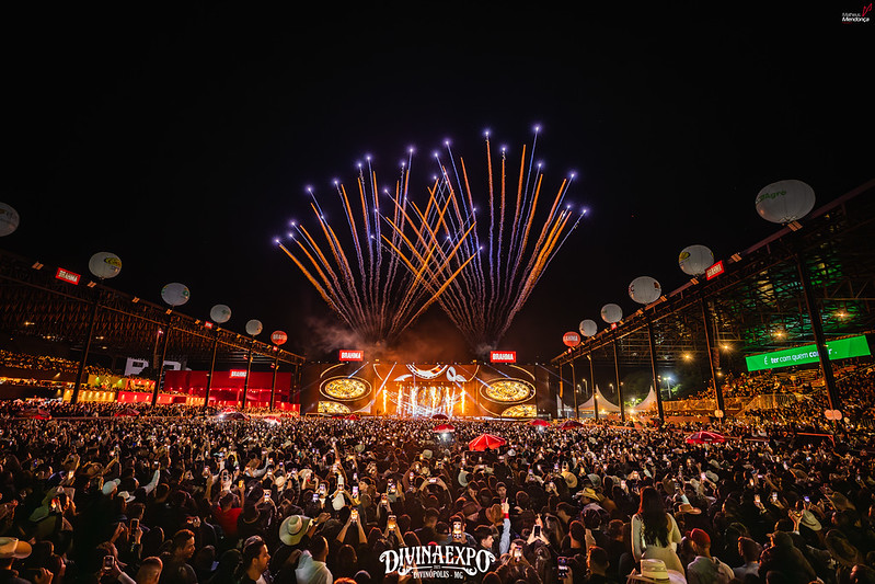 Entrada de festival de música com sistema de credenciamento