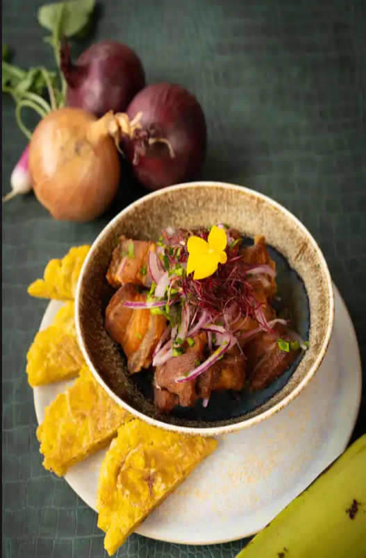 Chicharrón con Patacones