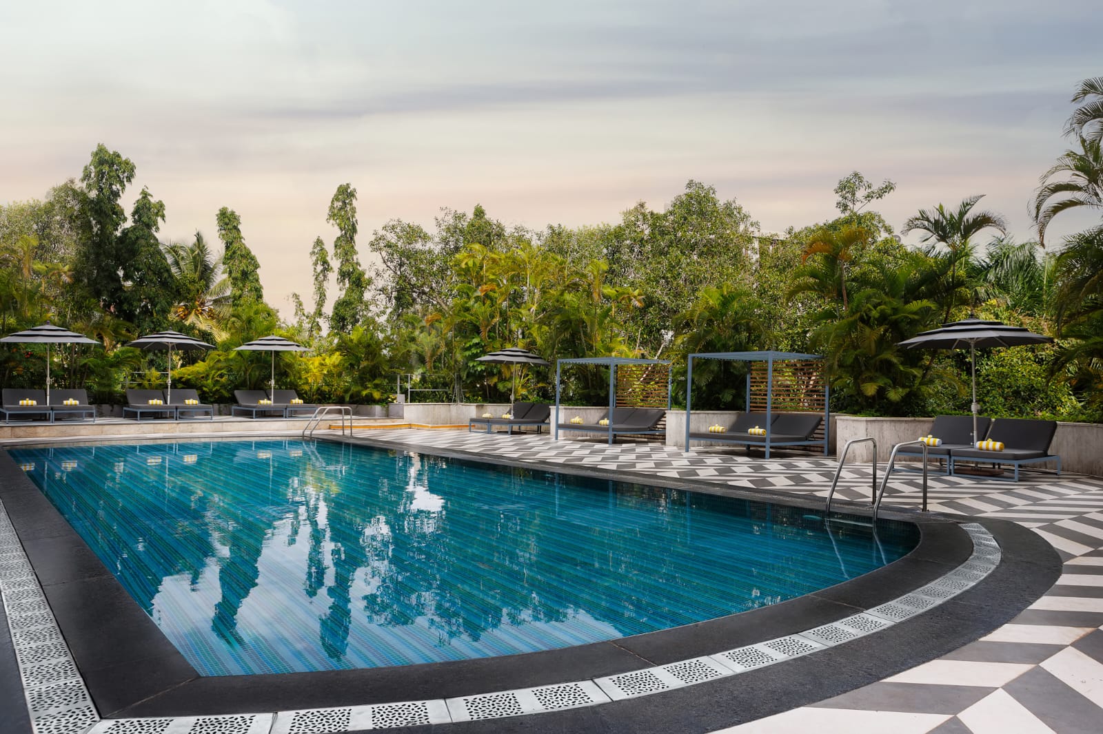 VIVANTA TAJ GATEWAY
RESIDENCY ROAD