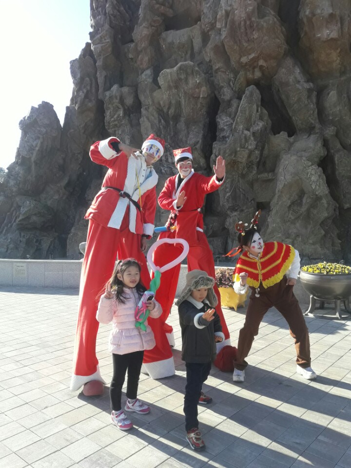 학교 행사에서 아이들과 소통