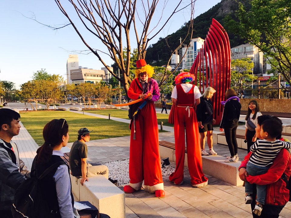 생일파티에서 저글링 공연