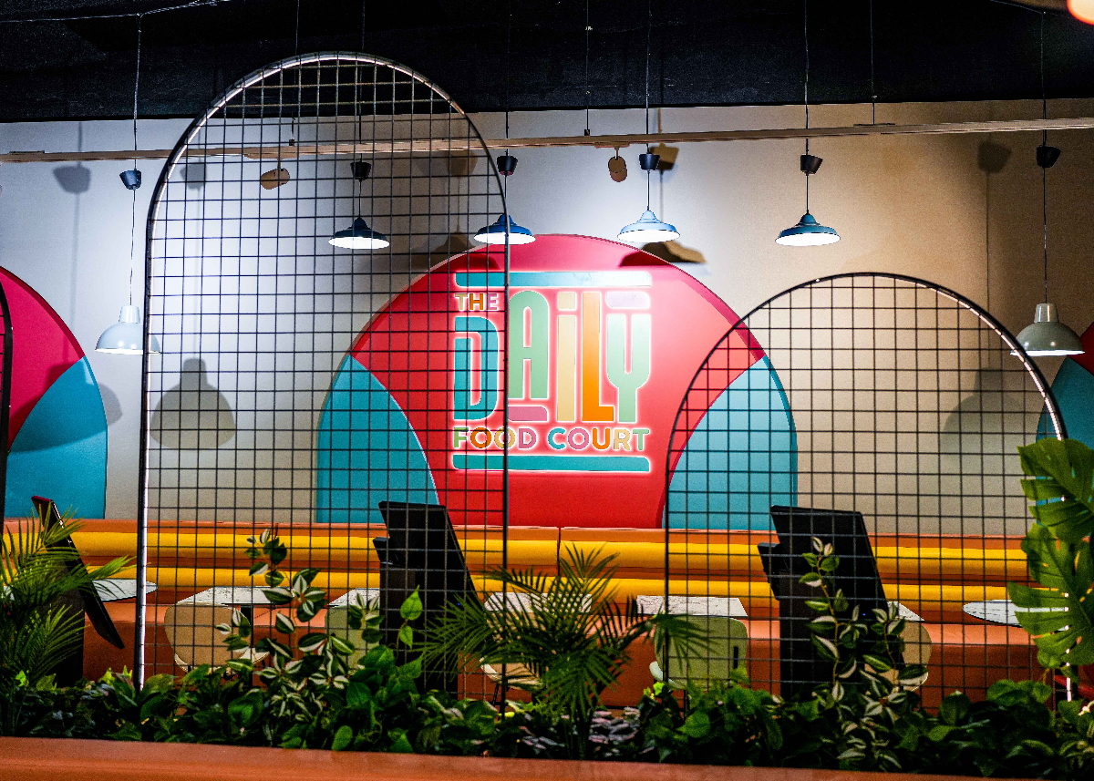 The Daily Food Court - Arches colorées