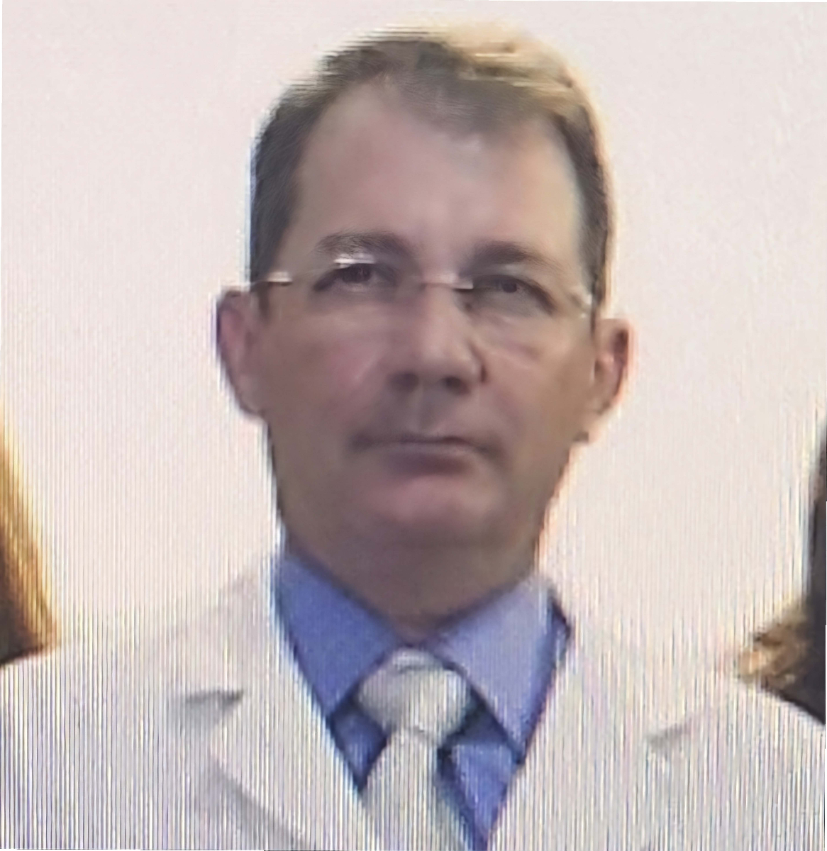 Dr. Roberto Santana
