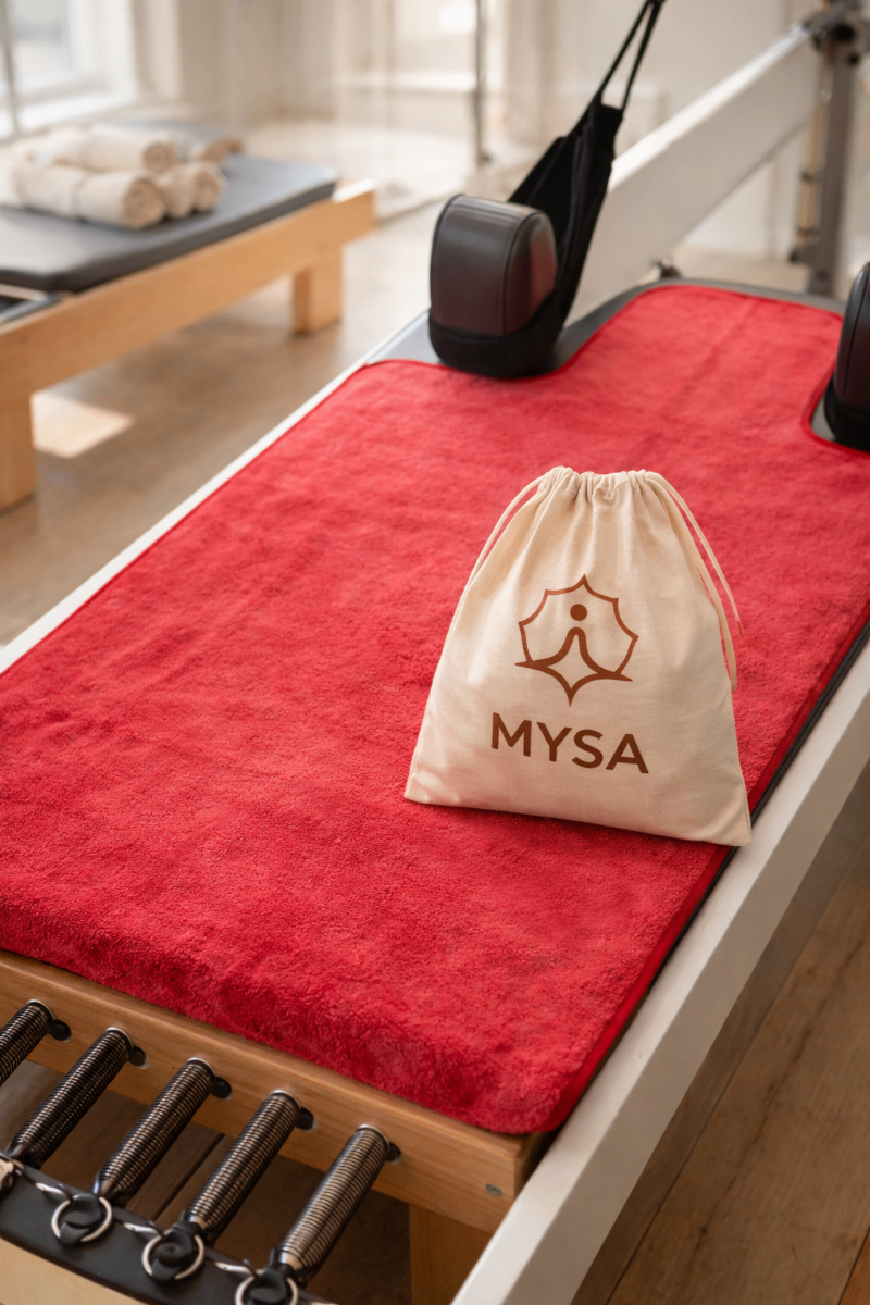 MYSA yoga havlusu aksesuarlarla birlikte