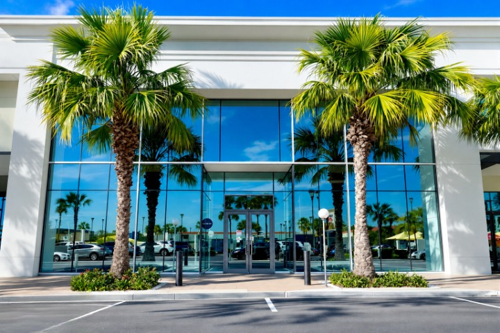 Clean commercial storefront glass in Florida