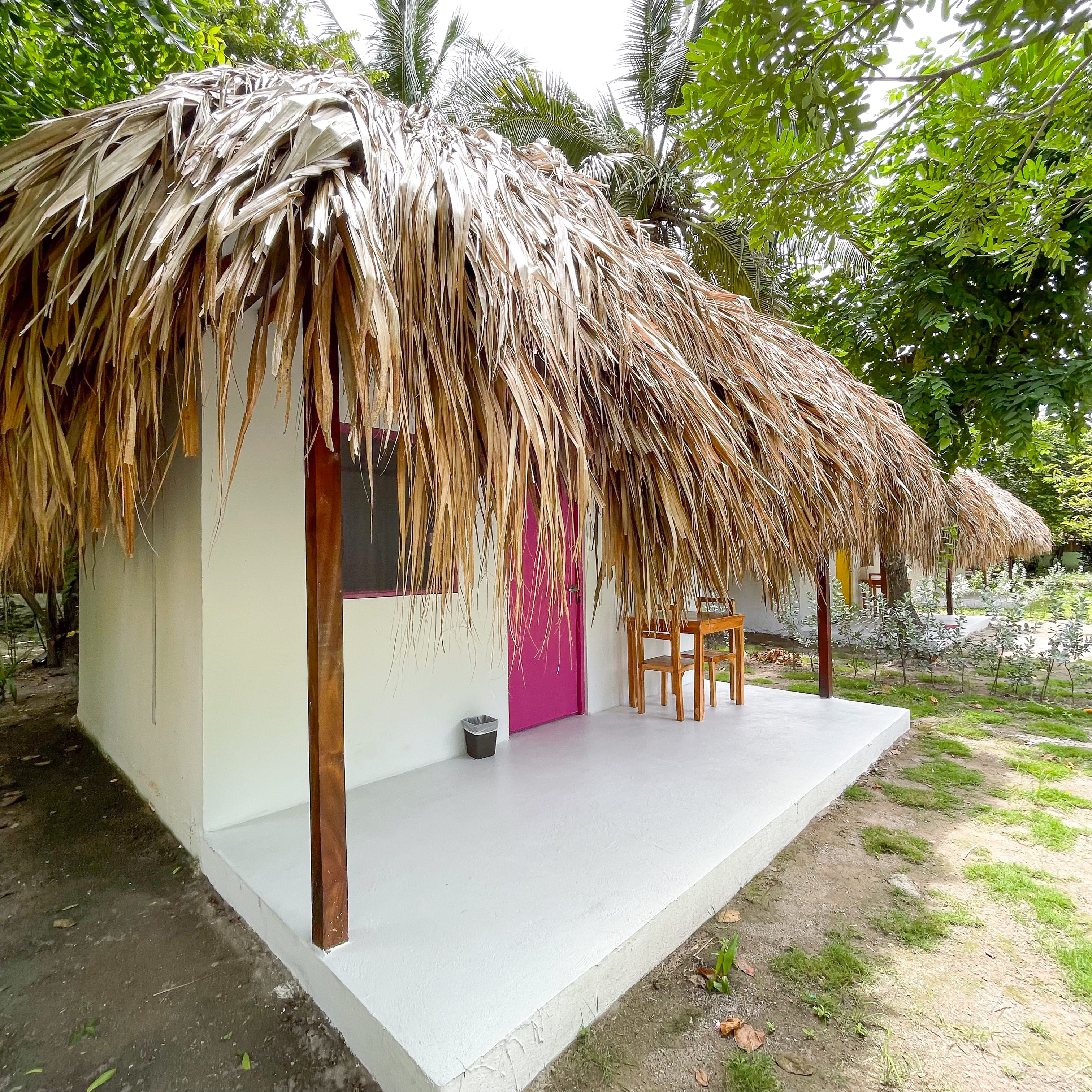 Bungalow Deluxe (Fucsia) - Image 1