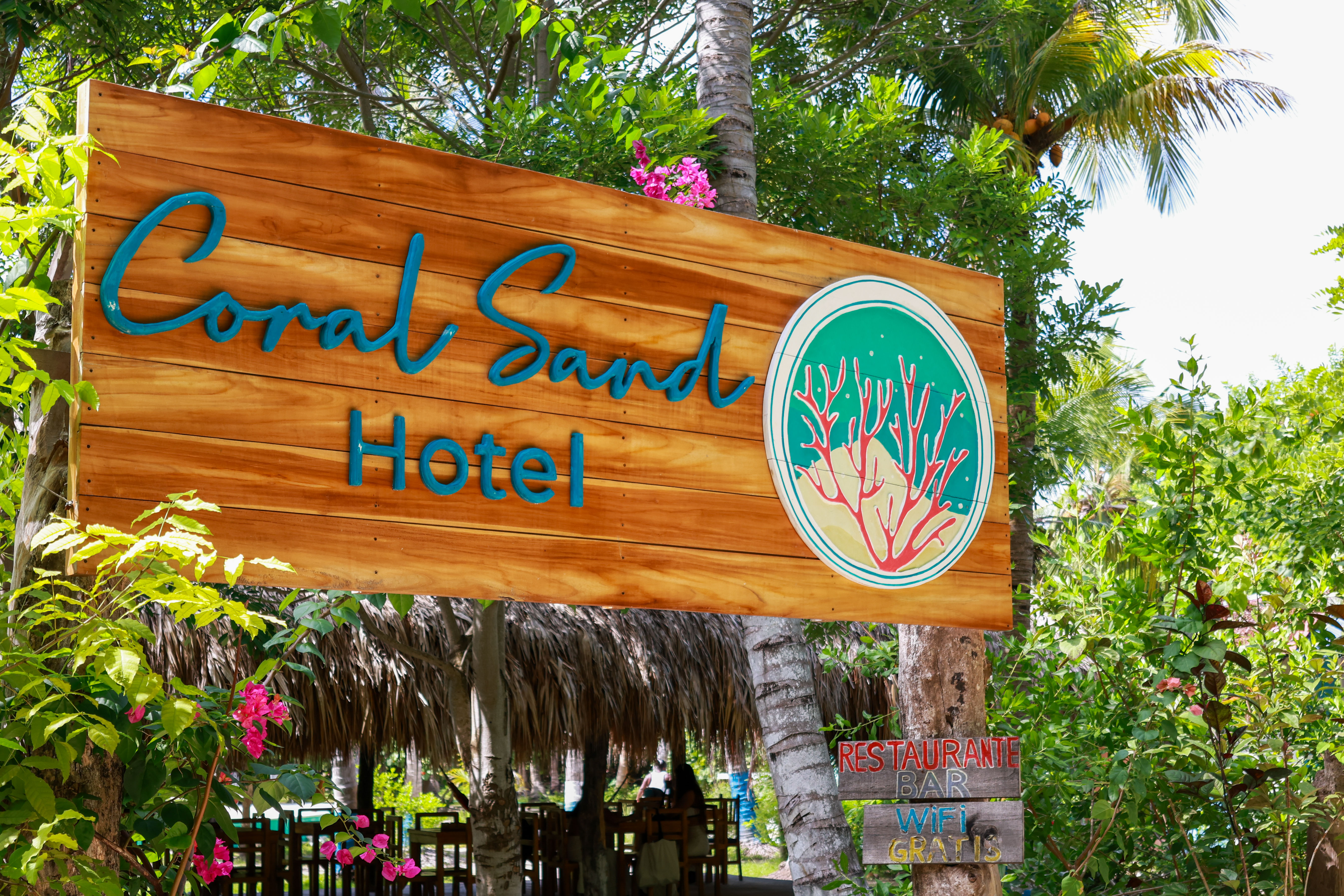 Hotel Coral Sand exterior