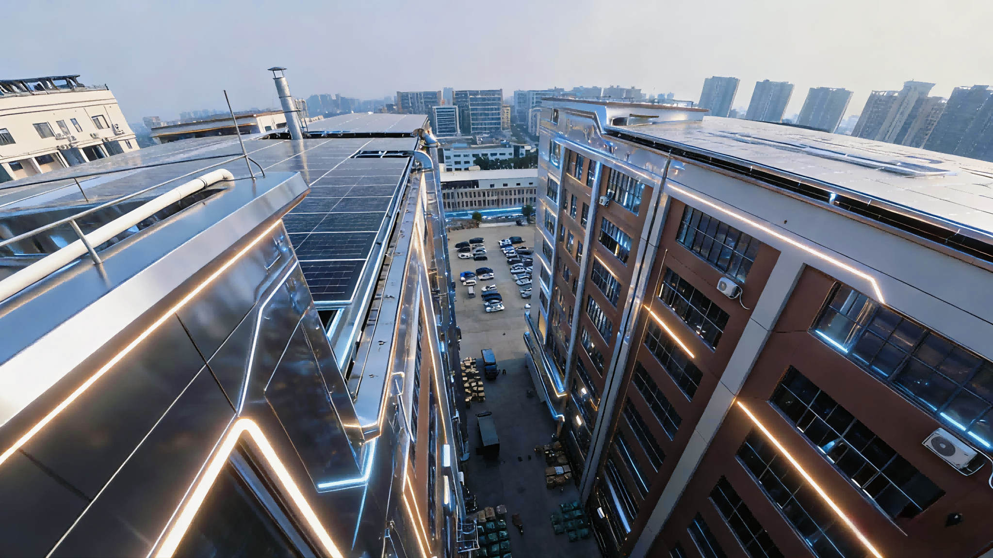 厂房内部货梯设施 - 配备现代化物流设备