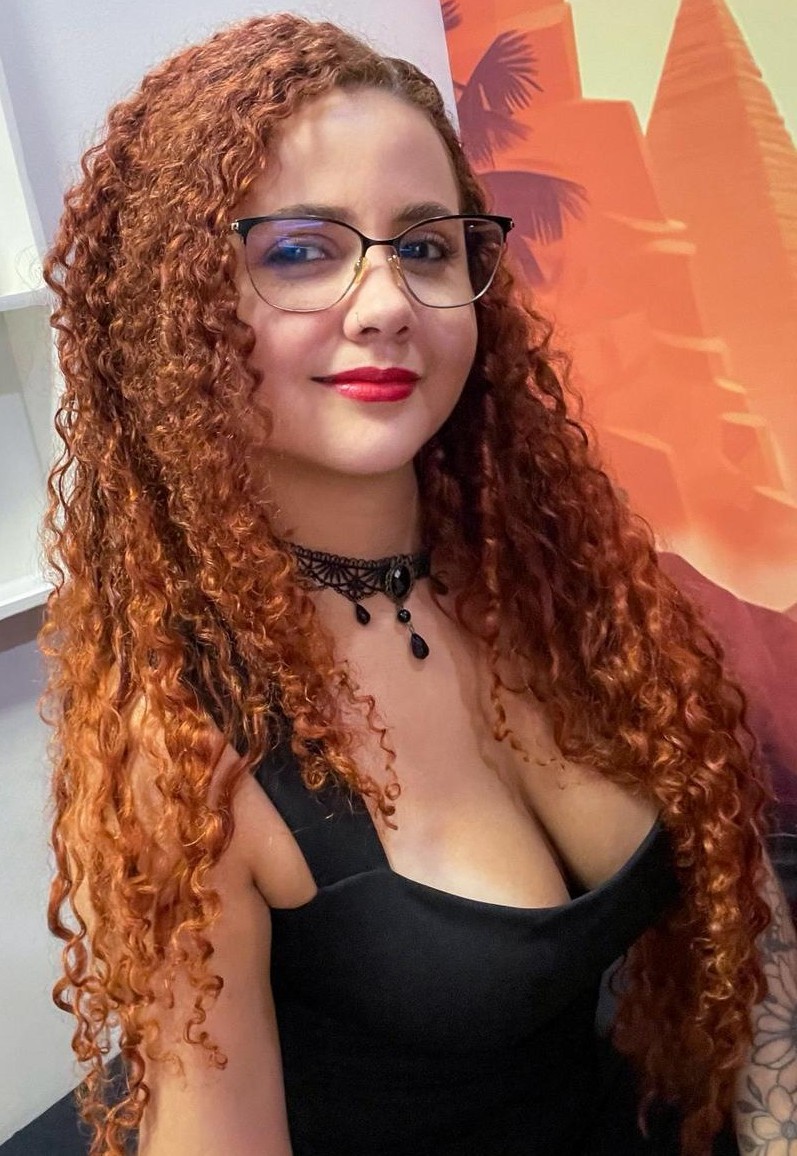 Marcella — Massagista Certificada no Spa Egípcio Rio de Janeiro | Massagem Terapêutica e Sensorial