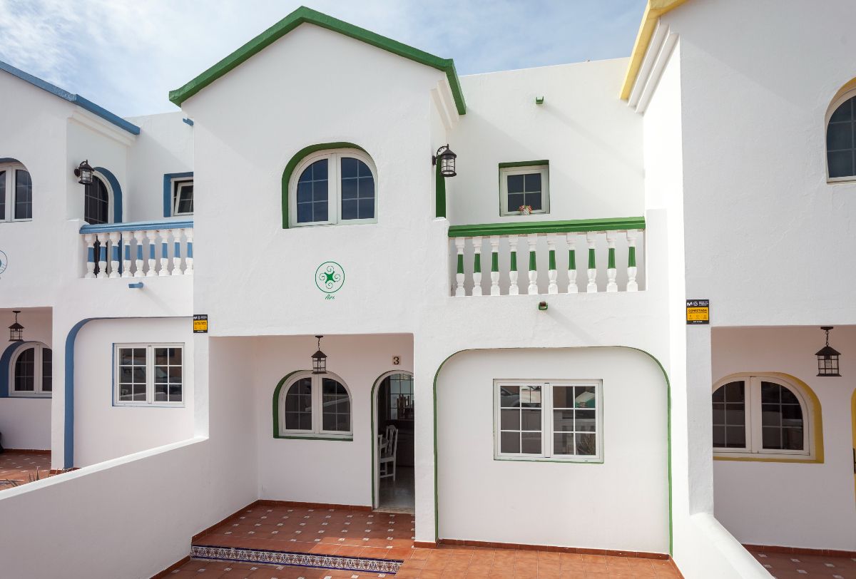 Villa Aire - Elegant white building with colorful trim