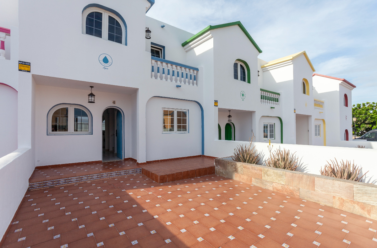 Villa Agua - Beautiful white villa with arched doorways