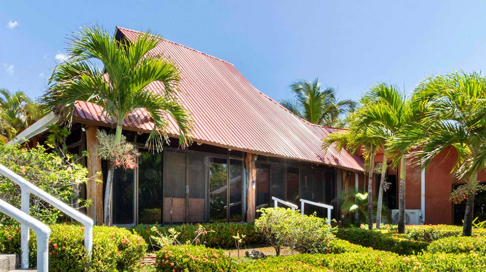 Retreat accommodation overlooking the Pacific