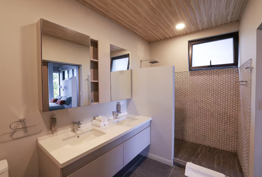 Horizon Suite — en-suite bathroom with double vanity and hex tile shower