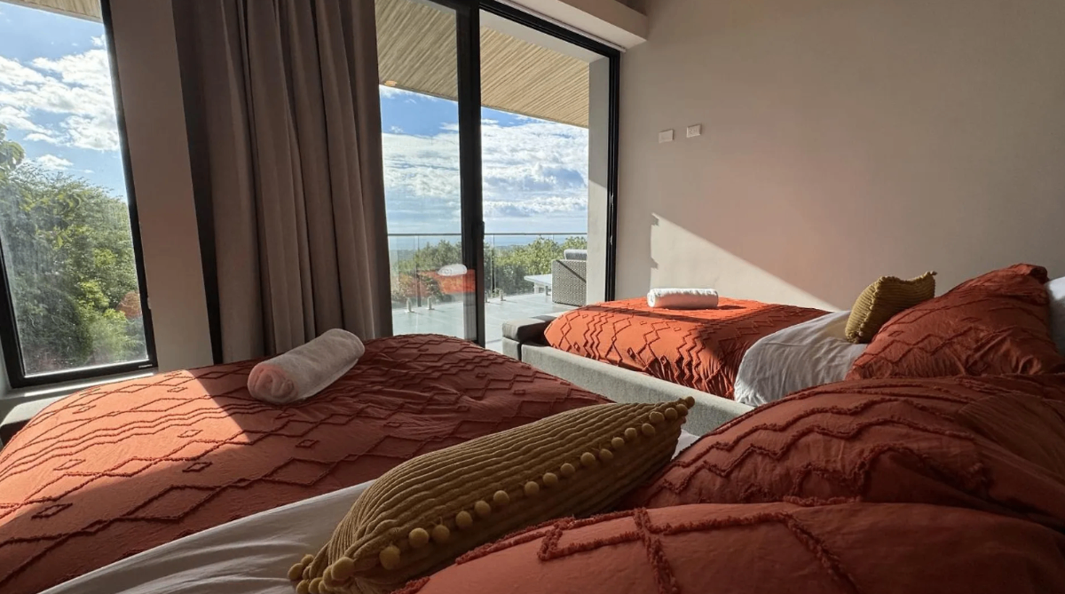 Ocean View Casita — twin bedroom with ocean view balcony