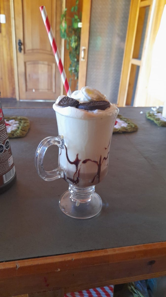 Batido con crema y galletas Oreo
