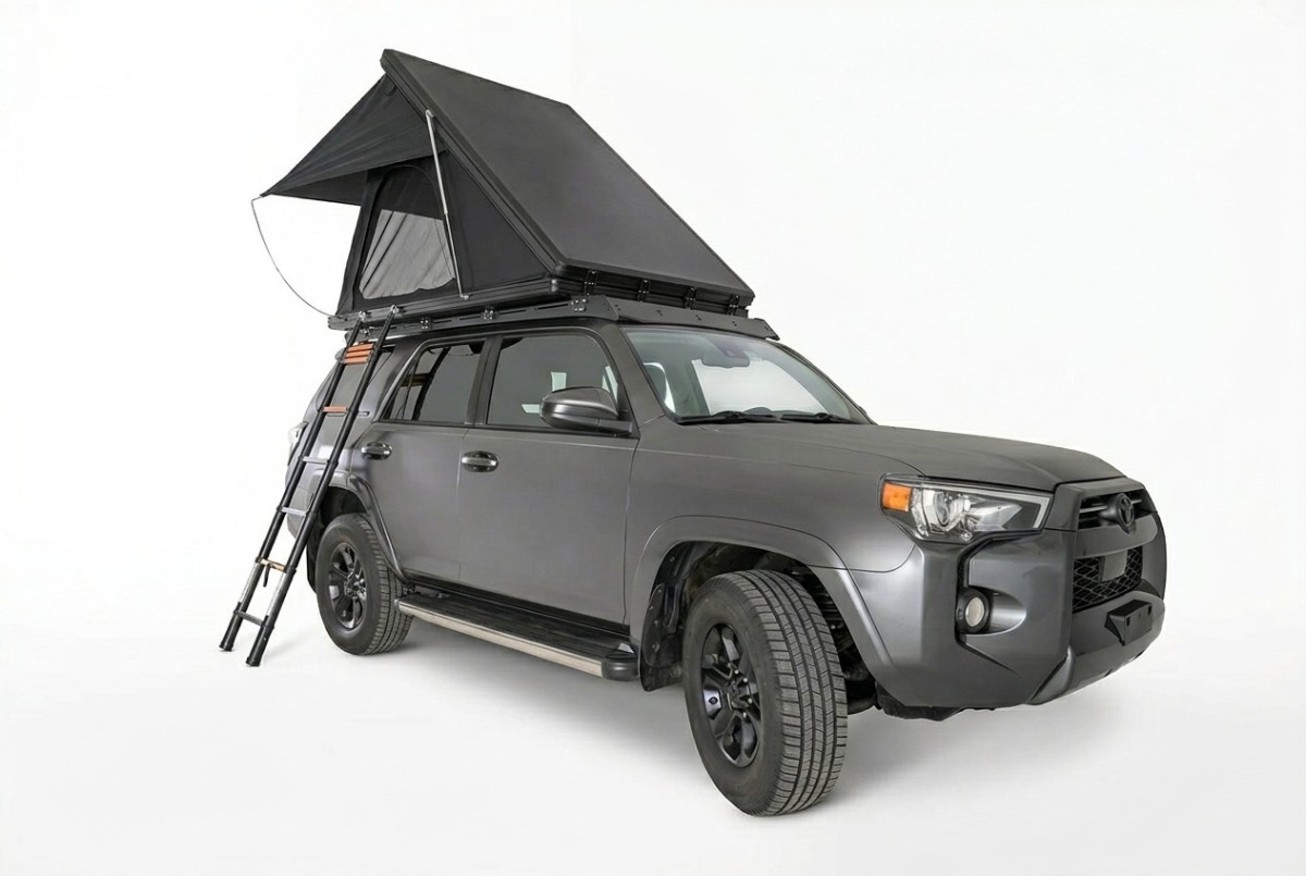Tienda de campaña de techo montada sobre SUV - alquiler rooftop tent aventura