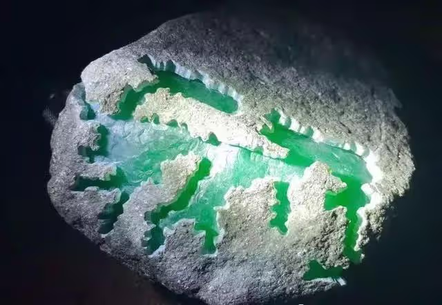 冰种阳绿翡翠原石