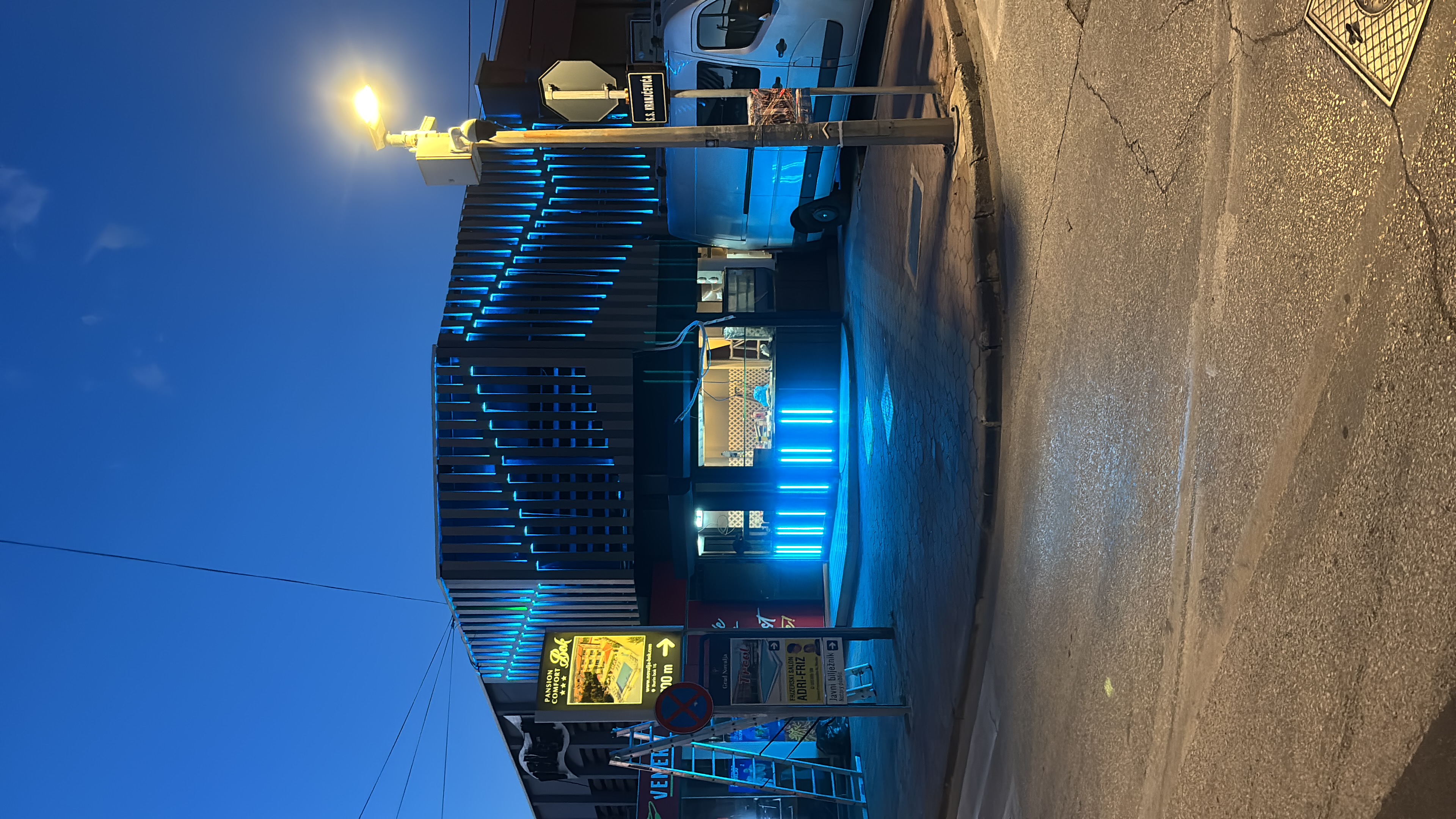 Aluminum Tube Facade - Fast Food Nomas