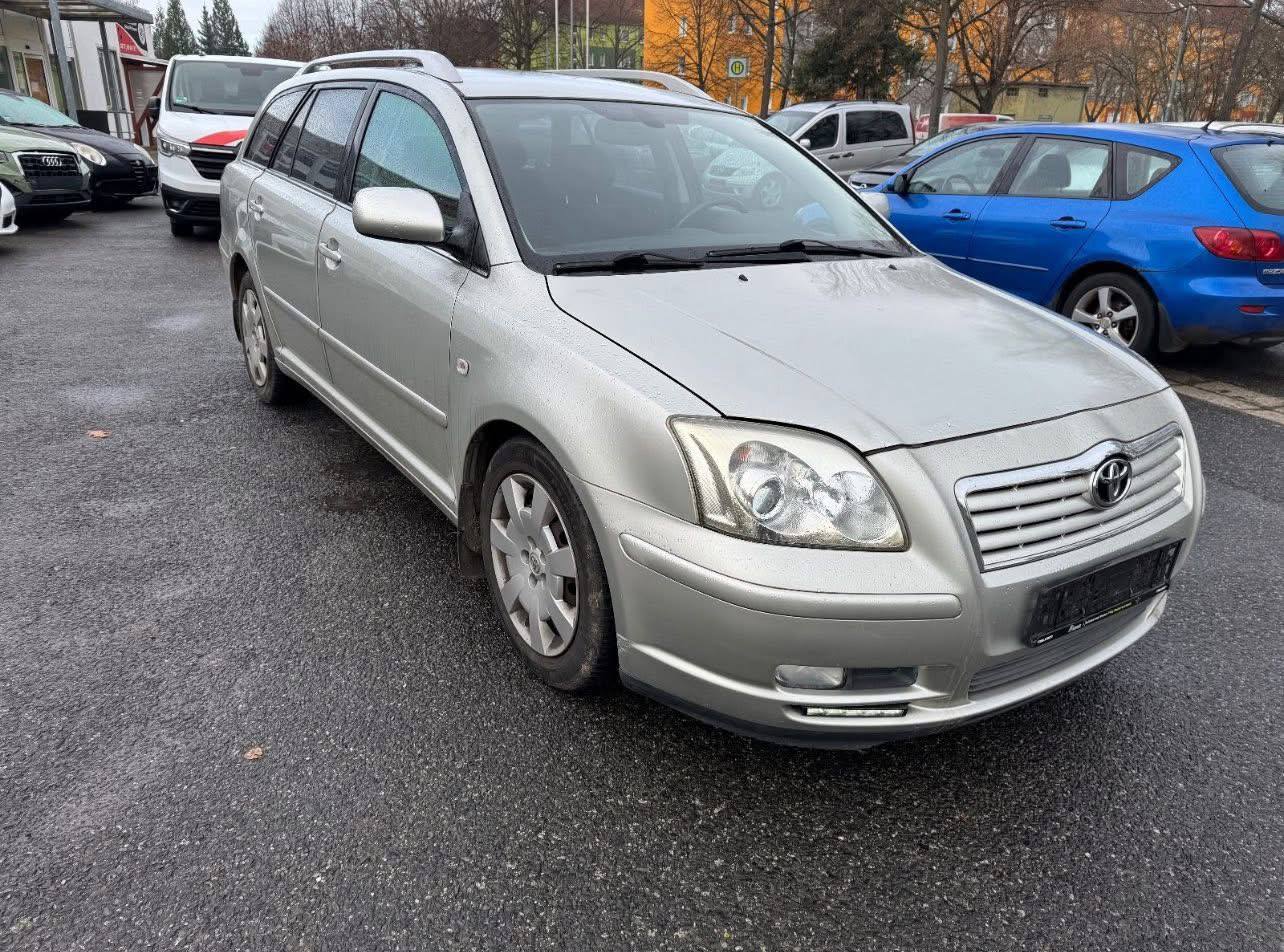 2004 Toyota Avensis