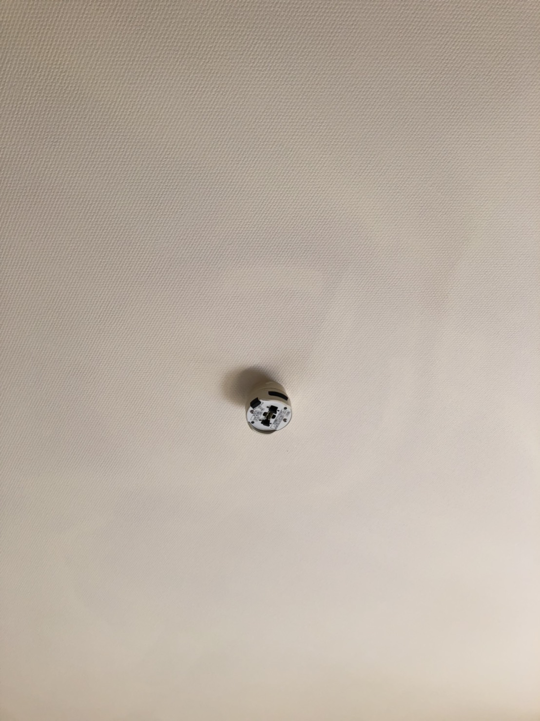 ワンルームのヤニ汚れ完全除去 - 壁紙張替え不要で再生後