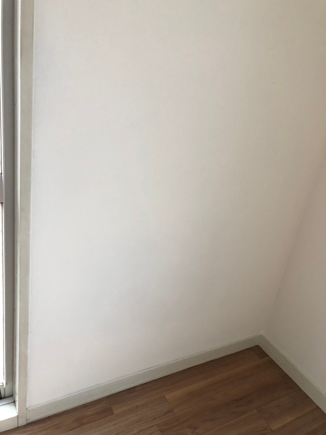 北側部屋の黒カビ除去 - 壁紙張替え不要で再生後