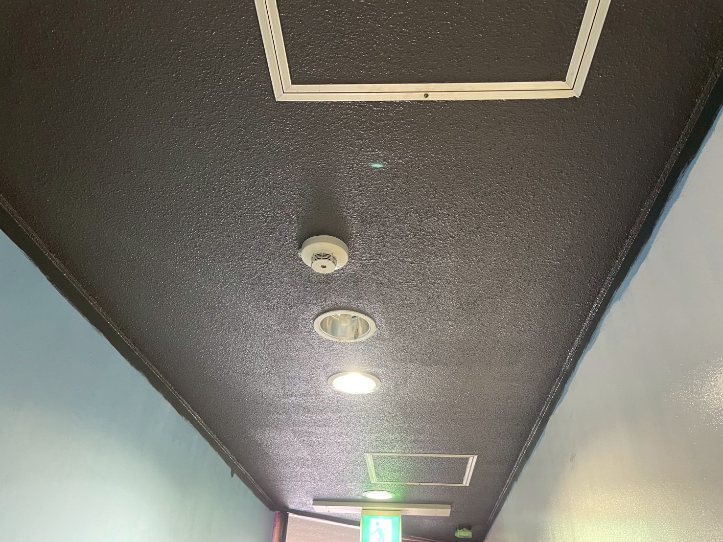 杉並区 廊下天井塗装工事 - 施工後