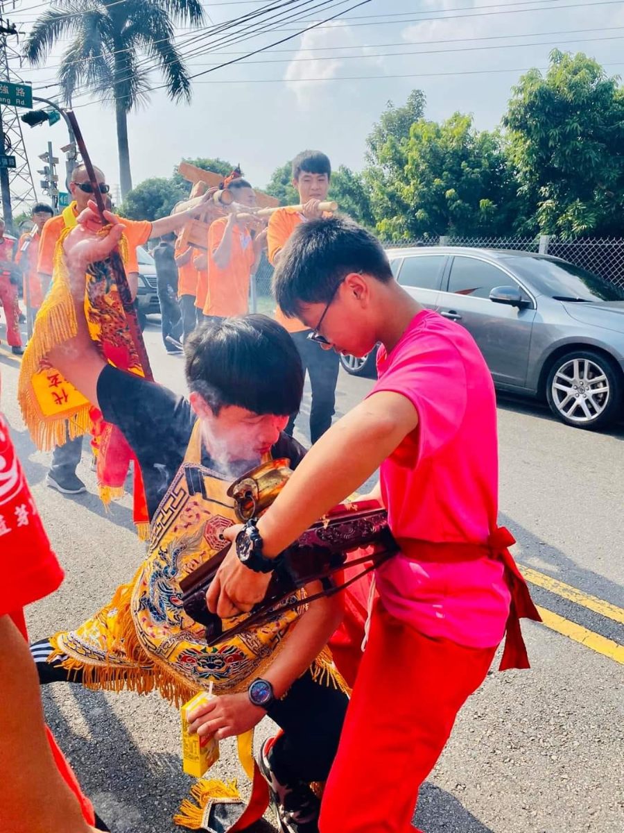 太子降駕亦在喝奶茶