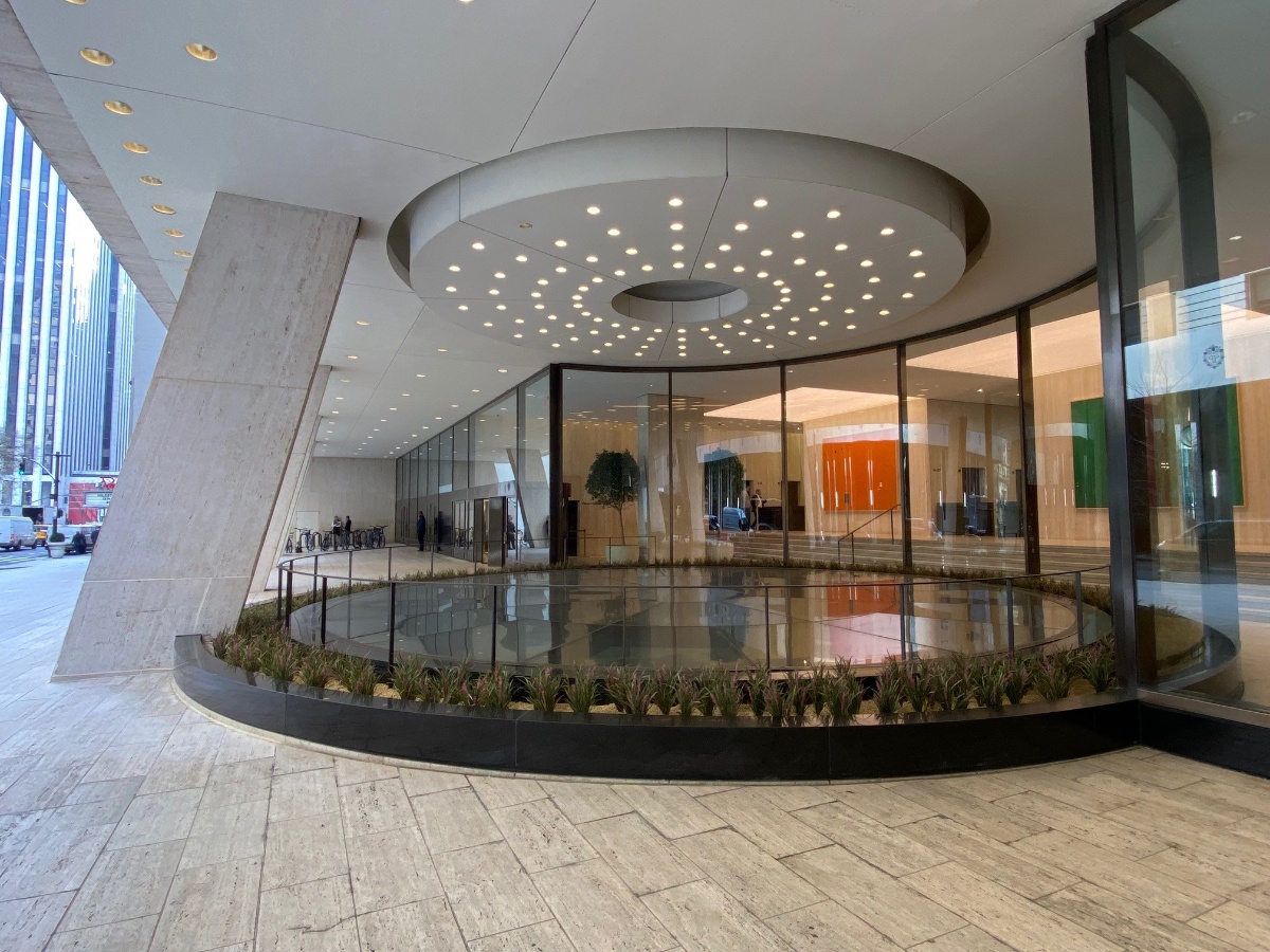 Glass installation craftsmanship