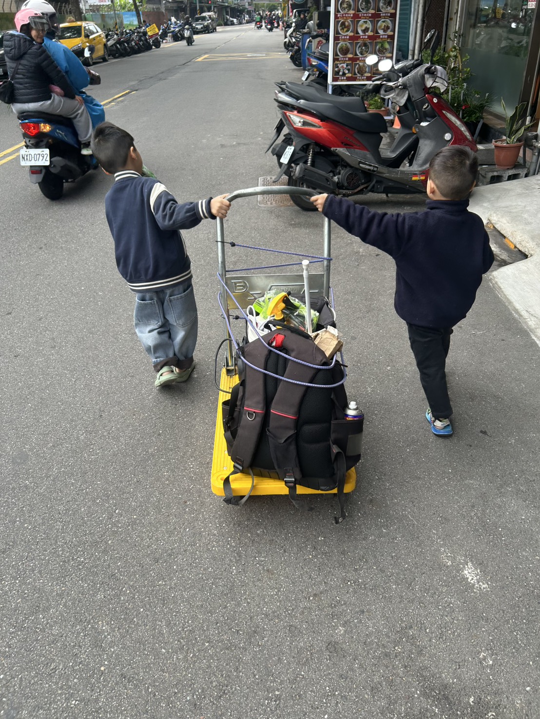 師傅帶兒子體驗工作