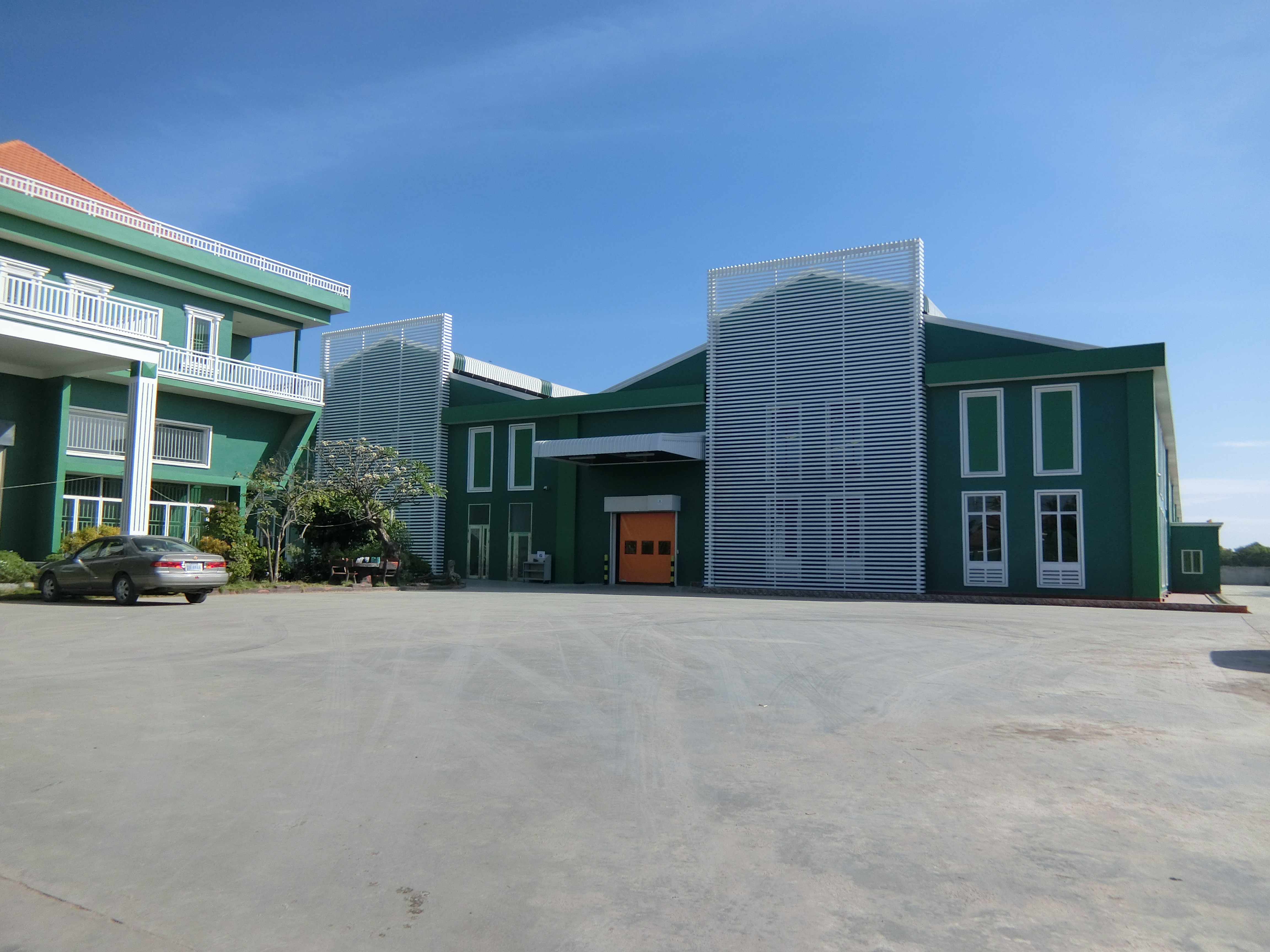 LYLY KAMEDA FACTORY 2