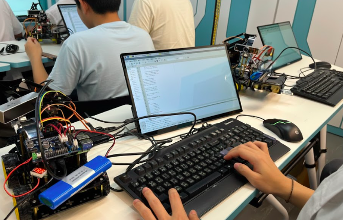 AI Expert Course - Cultivating Future Tech Innovators