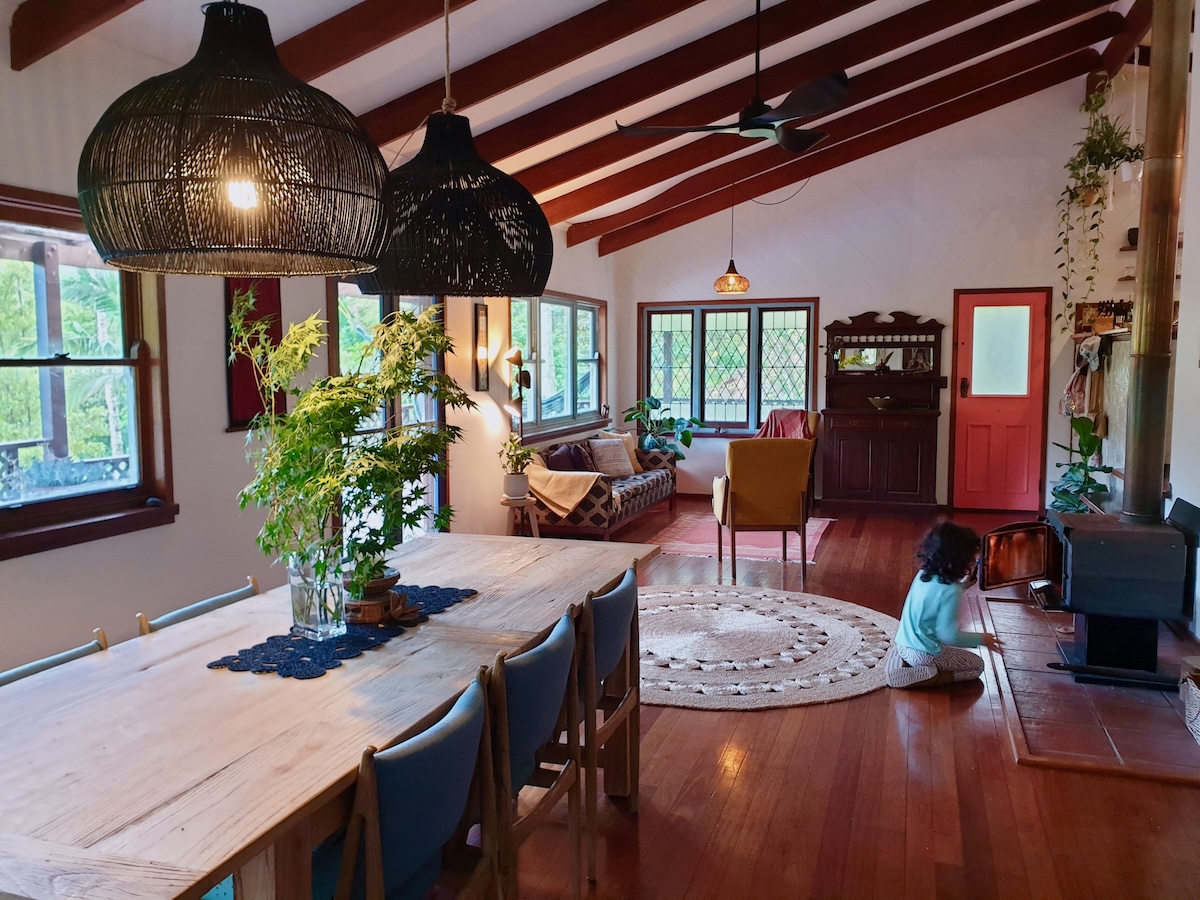 Slow-combustion wood heater