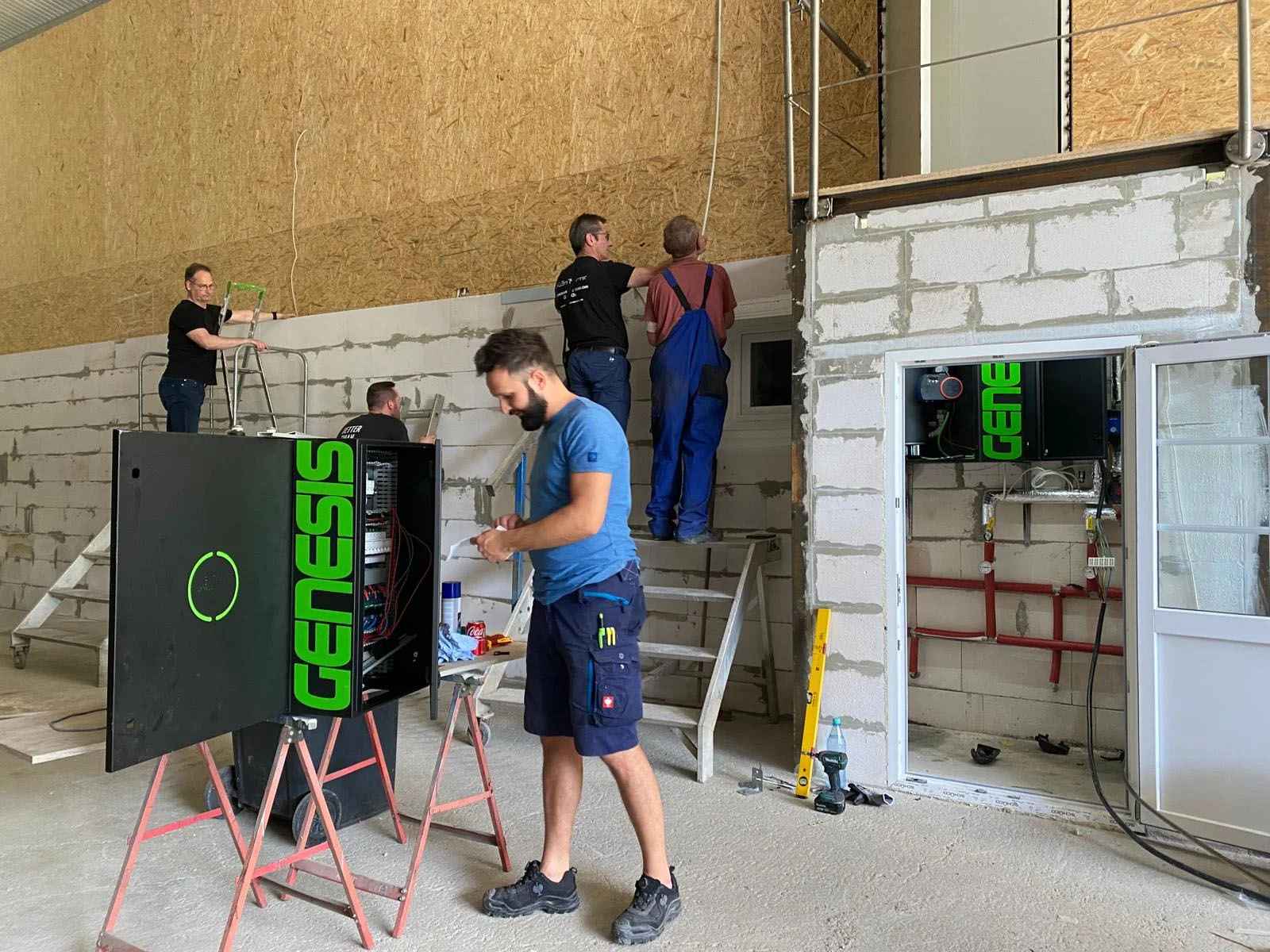 Instalación del sistema Génesis en un almacén de maquinaria en Alemania.