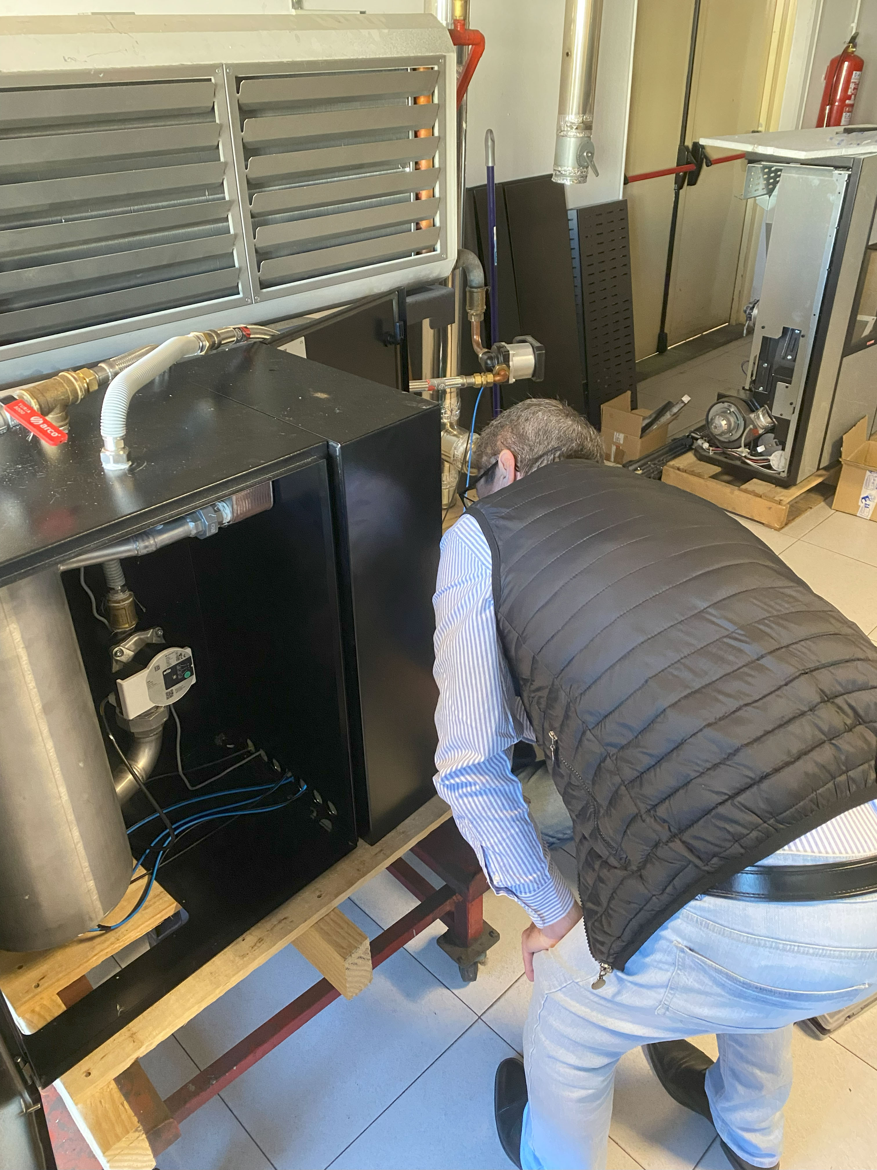 Probando la oleotermia Génesis en el laboratorio con un aerotermo de 70 kW.