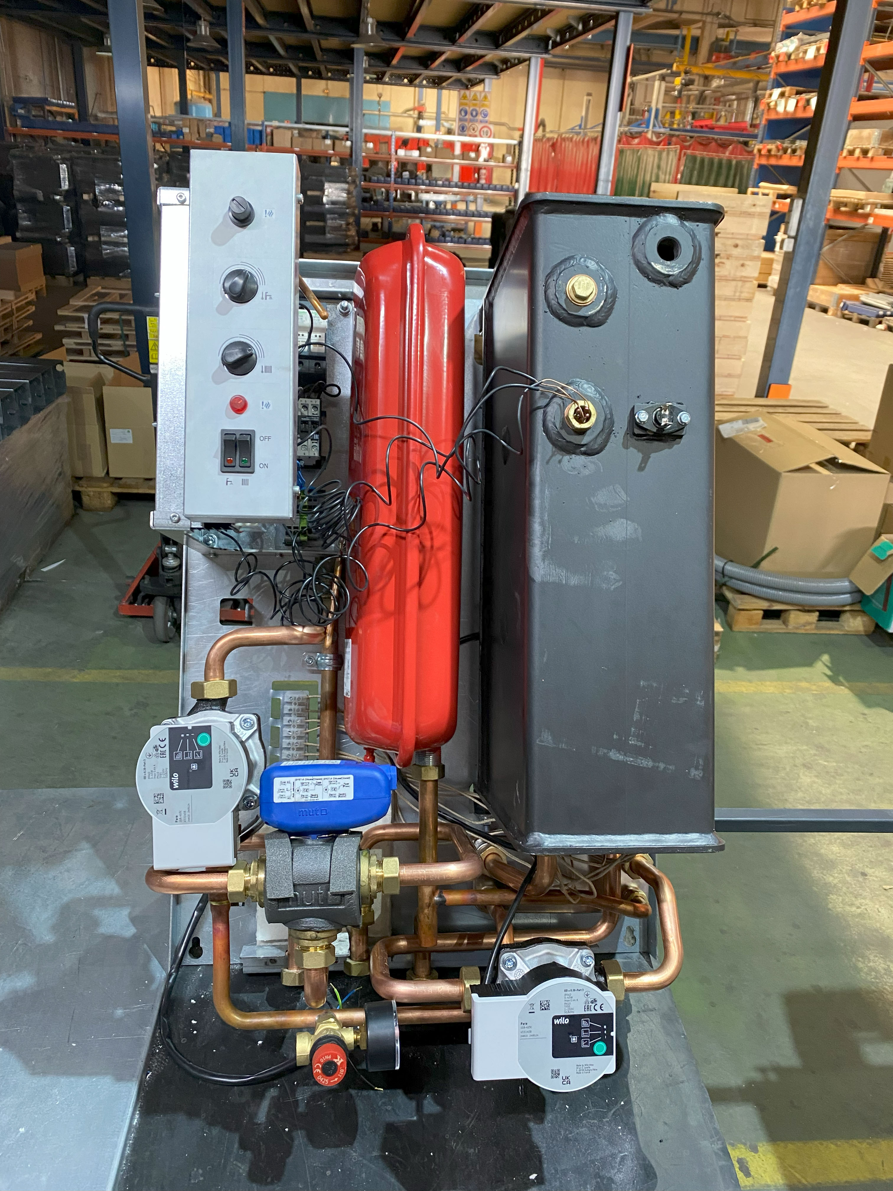 Se muestra el interior del prototipo diseñado y fabricado industrialmente, manteniendo el mismo principio de funcionamiento.