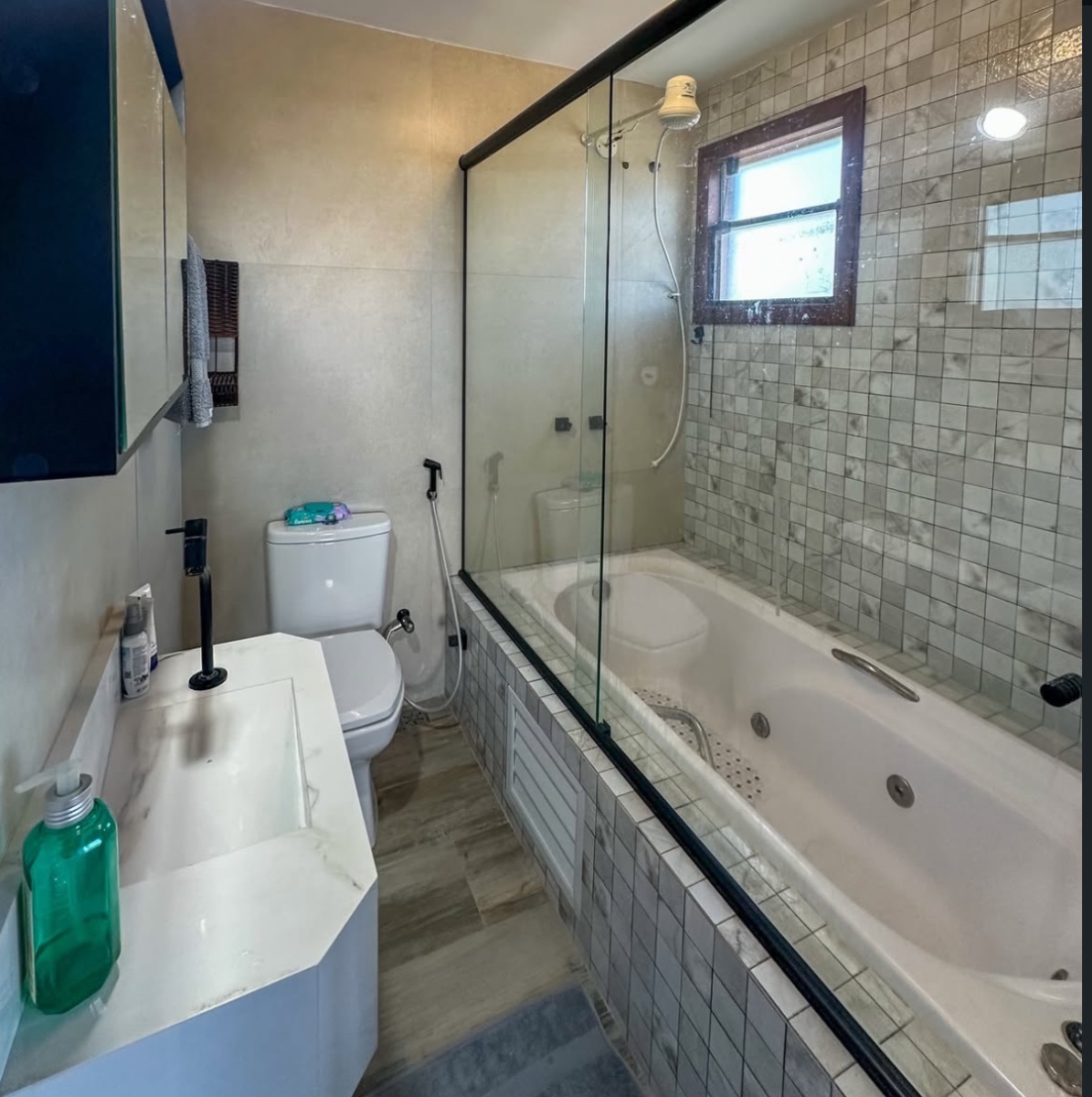 Banheiro da Suíte Principal com Hidromassagem - Casa Ágape