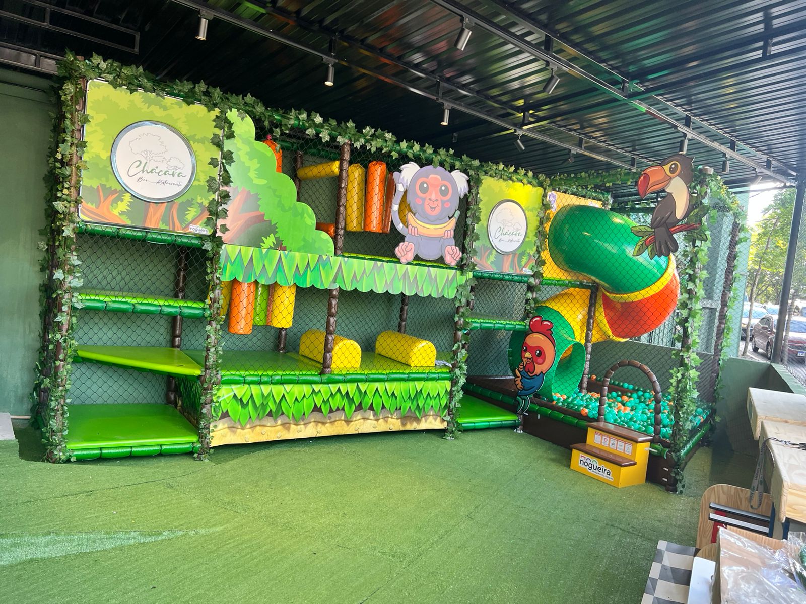 Interior da loja Nogueira Brinquedos