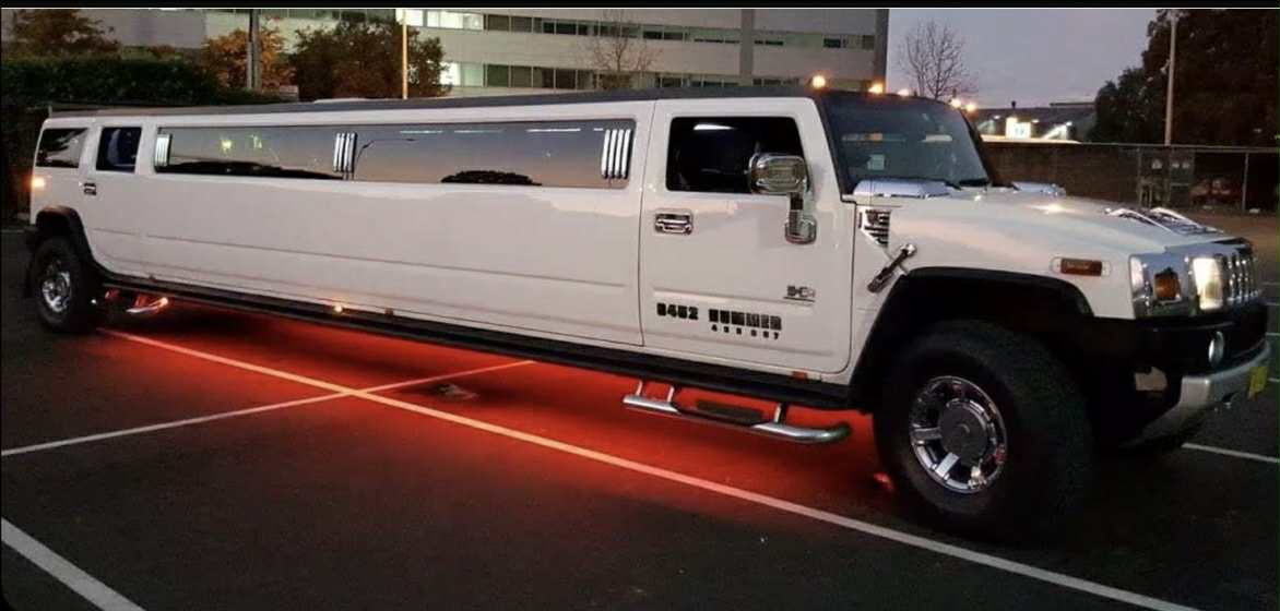 White Stretch Hummer (22 Seater)